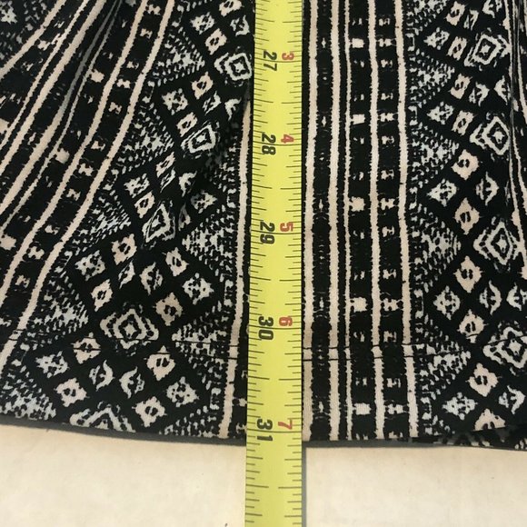 BCBGeneration Graphic Print Stretch Wrap Romper Women’s Small Snap Front - Picture 10 of 12